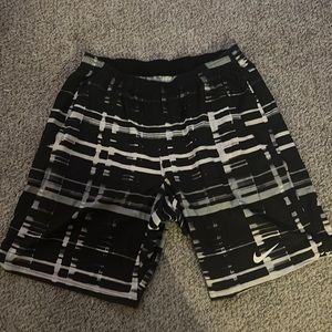 Nike black white patter gym shorts, lightweight dri fit size large.  8.5” inseam